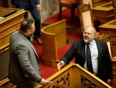 15 μέρες αποβολή από την Βουλή και 25% περικοπή αποζημίωσης στον Γ. Λαγό για το περιστατικό με τον Ν. Ξυδάκη